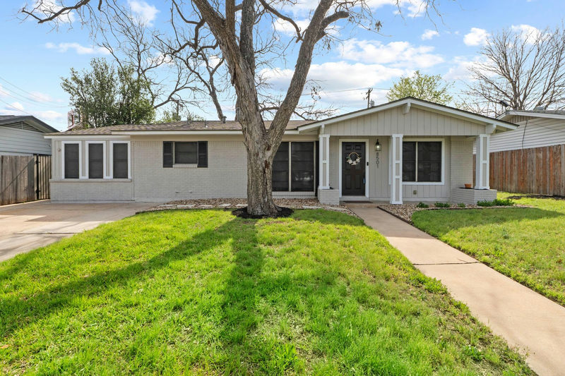 8501 Kromer St — exterior