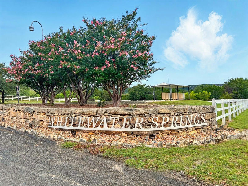 318 Whitewater Dr — exterior