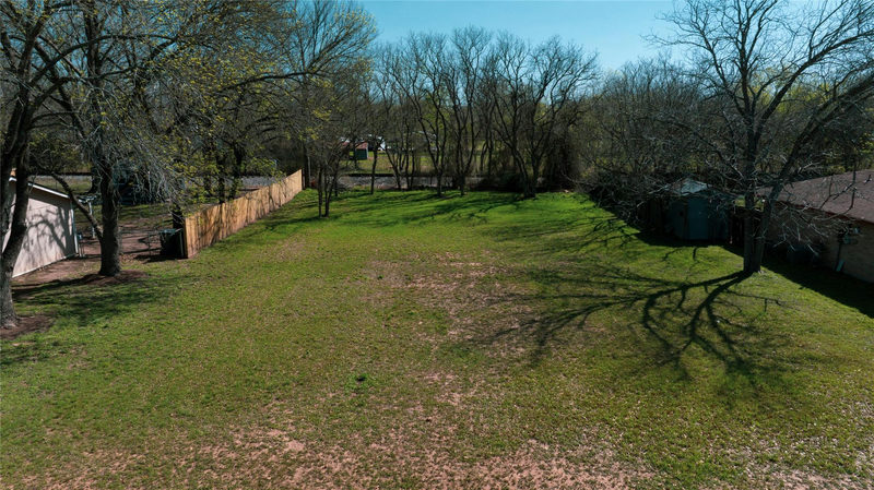 411 Persimmon St — exterior