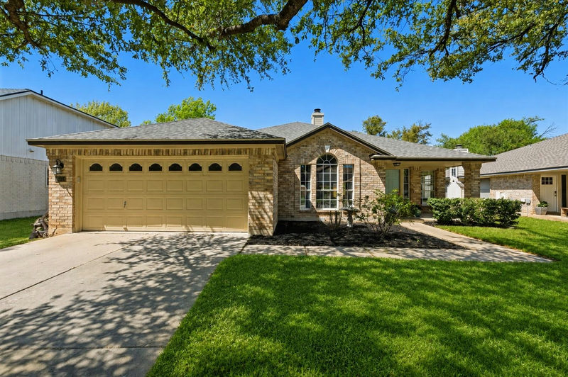 15514 Cadoz Dr — exterior
