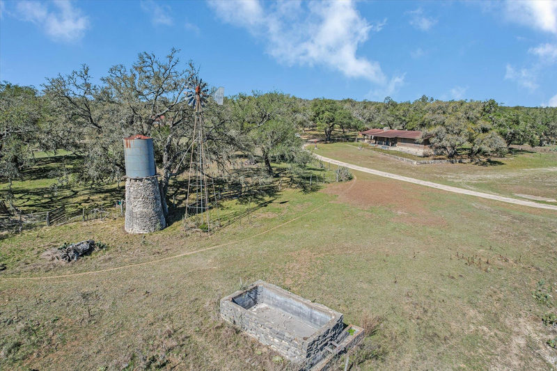 5421 PURGATORY Rd — exterior