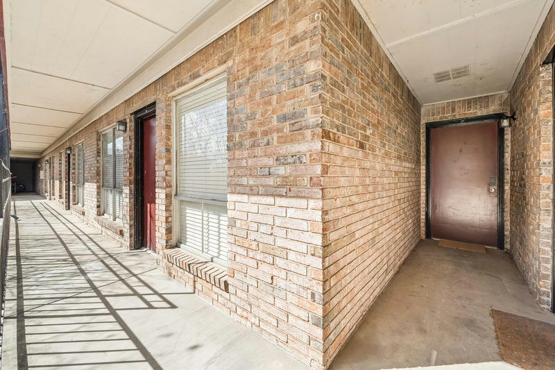 2207 Leon St #307 — exterior