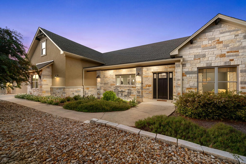1001 La Cantera — exterior