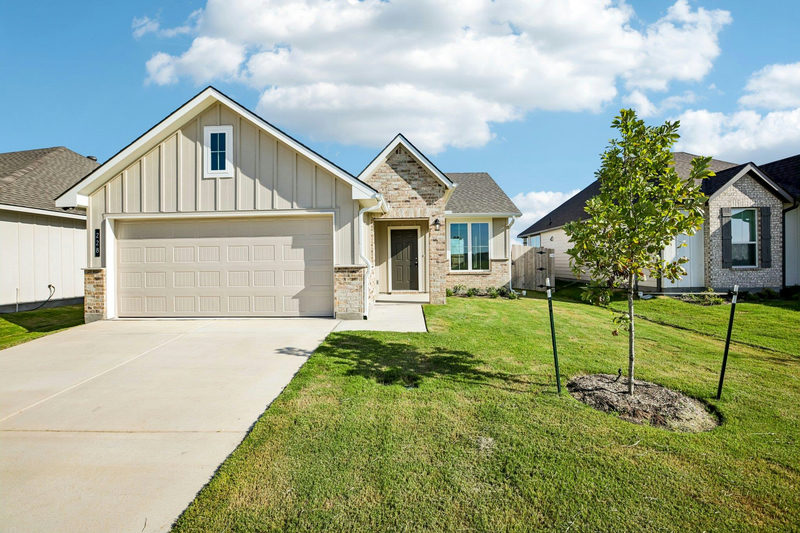 228 Gus Loop — exterior