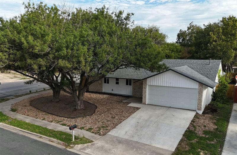 2100 Deadwood Dr — exterior