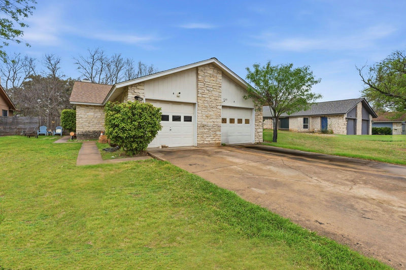 7510 St Amant Pl — exterior