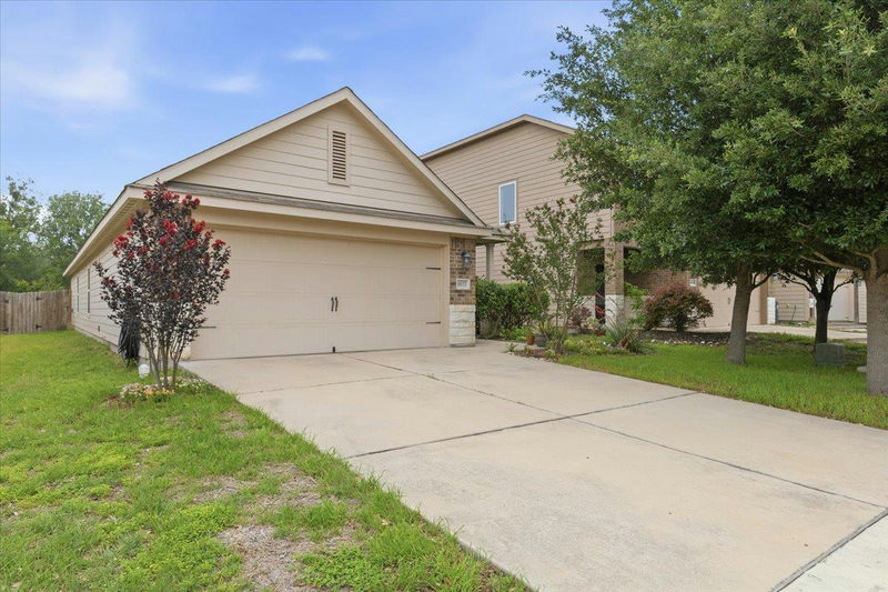1672 Treeta Trl — exterior
