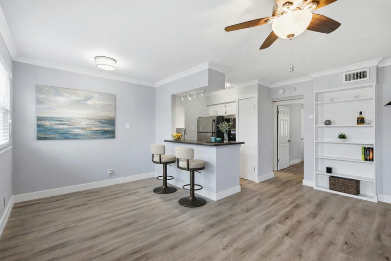 2401 Manor Rd #232 — exterior