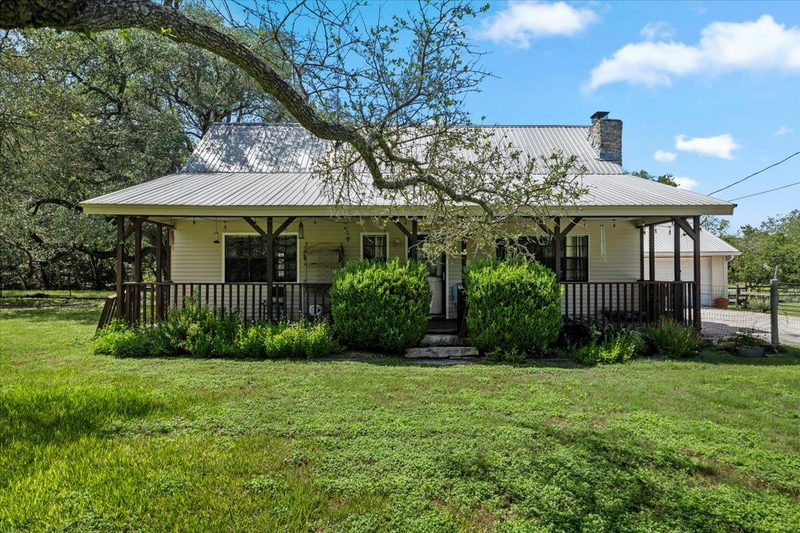 200 Little Barton Dr — exterior
