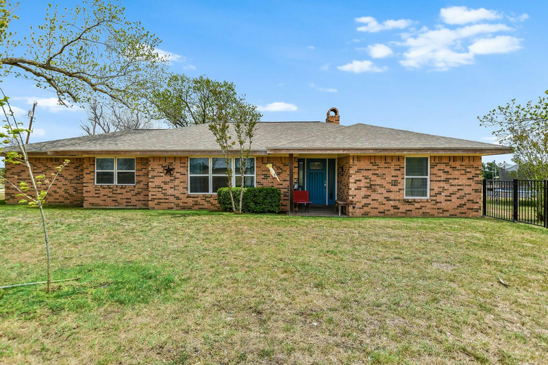 1601 CR 463 (and CR 465) — exterior