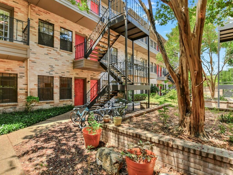 2216 San Gabriel St #105 — exterior