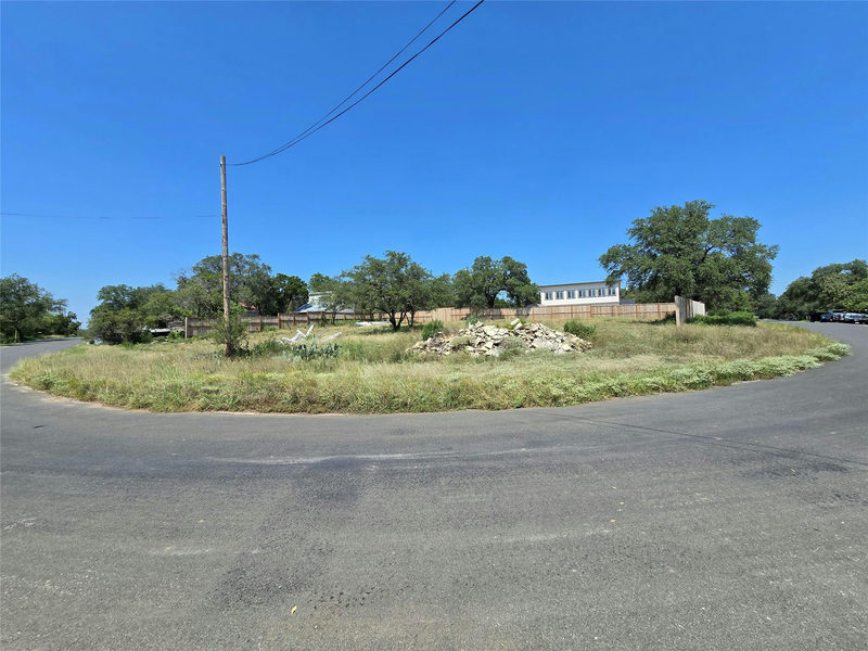 001 Martin Ln — exterior