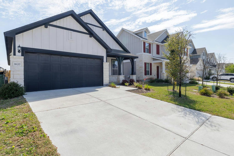 1620 Holly Lake Dr — exterior