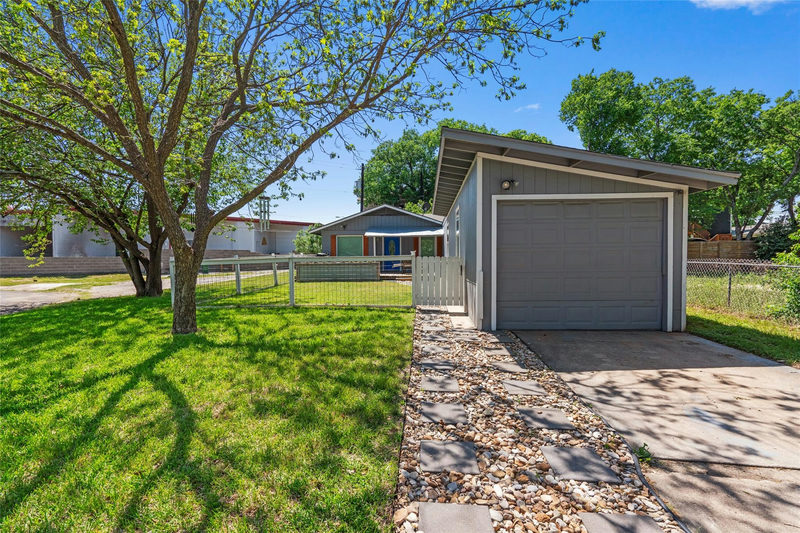 8400 Sequoia Dr — exterior