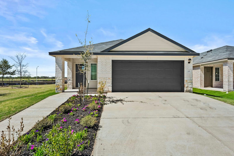 125 Raymondville Path — exterior