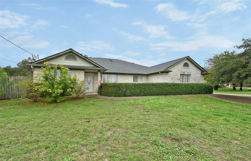 13810 Fm 1826 — exterior