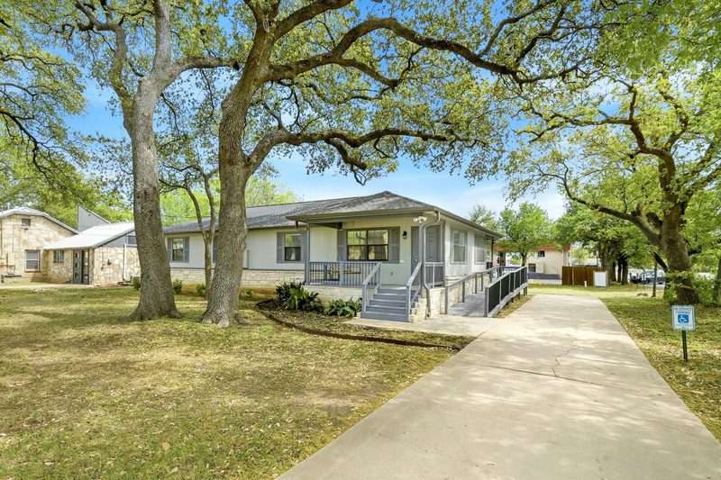403 W Anderson Ave — exterior