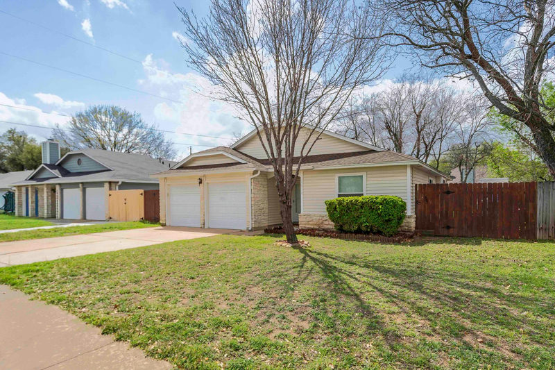1910 Andover Dr — exterior