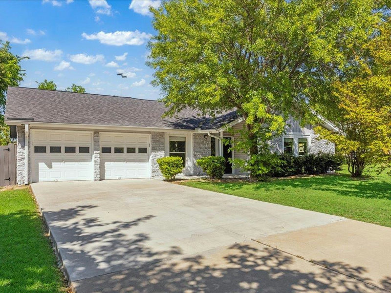 7302 Meadowood Dr — exterior