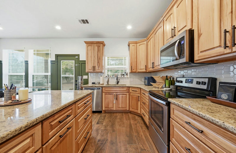 202 Cedar Hills Dr — exterior