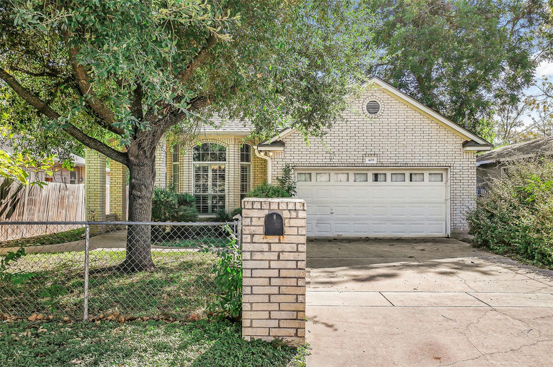 409 E Austin Ave — exterior