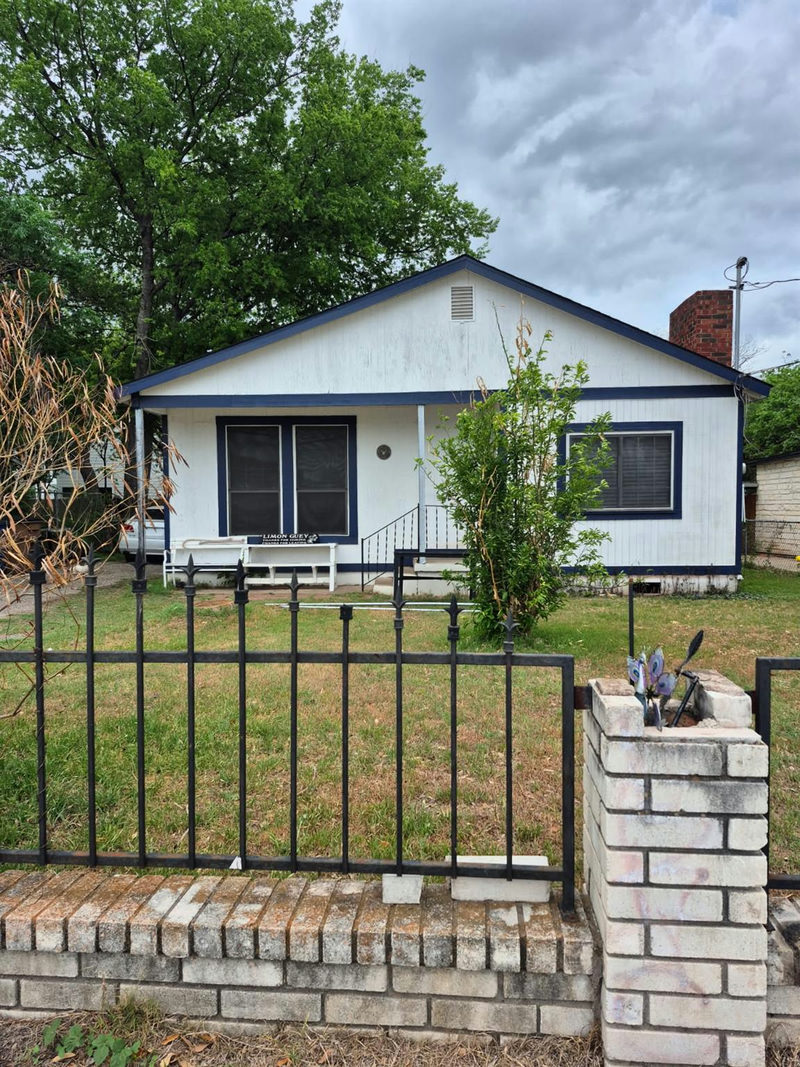 604 Springdale Rd — exterior