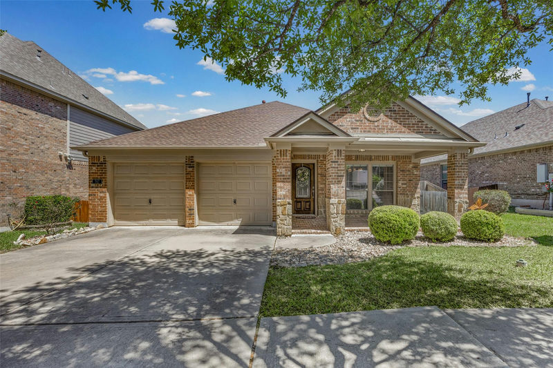 747 Westbury Ln — exterior