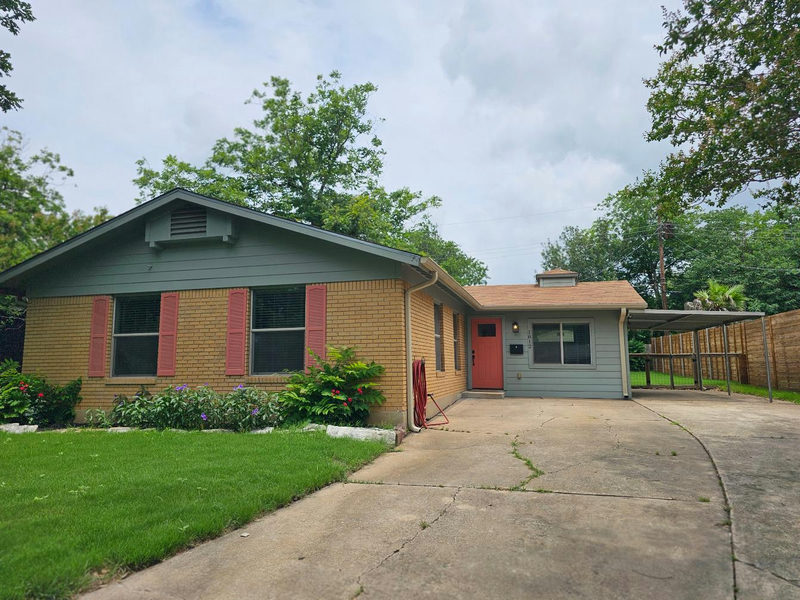 1812 Forestglade Dr — exterior