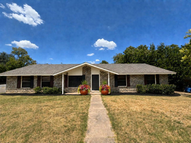 1000 Hollybluff St — exterior