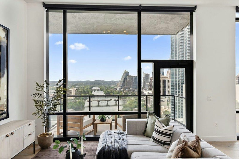70 Rainey St #2208 — exterior
