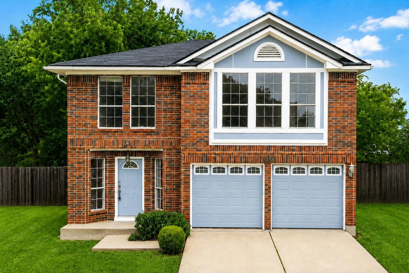 13701 Cambourne Dr — exterior