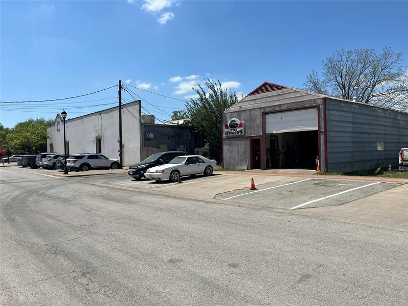107 N Main St — exterior