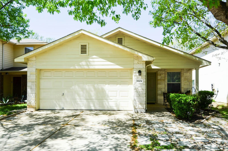 8604 Dittmar Oaks Dr — exterior