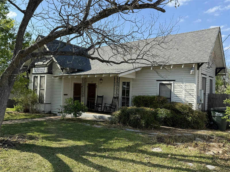 505 E 8th St — exterior