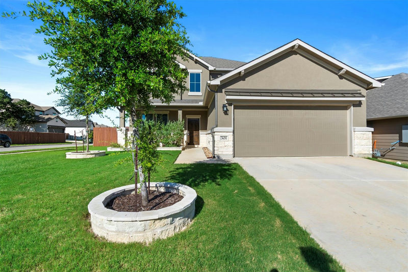 301 Greenway Dr — exterior