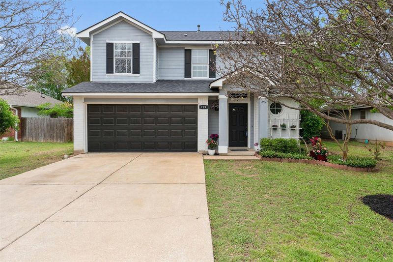 709 Sparkling Brook Ln — exterior