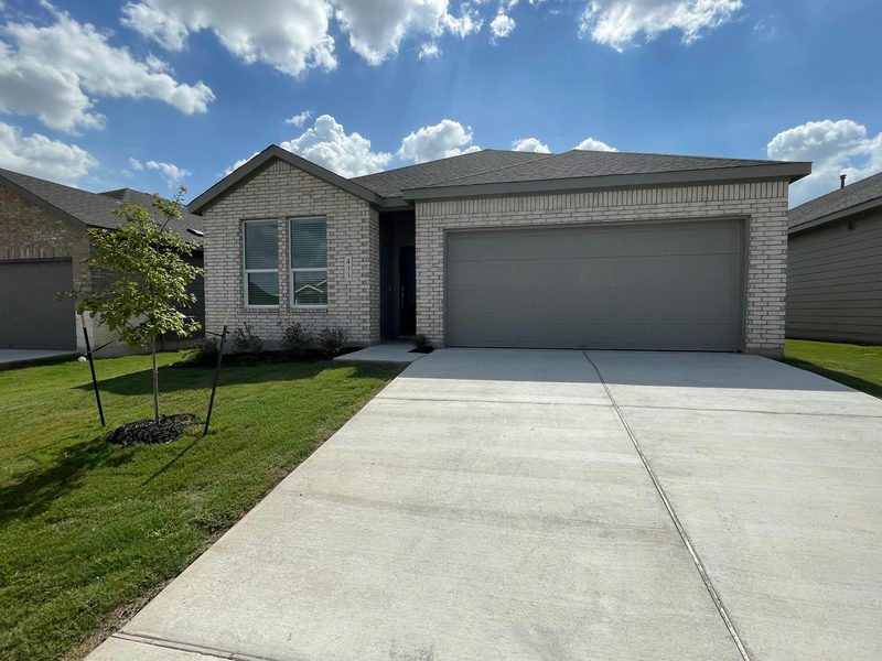 433 Sormonne Loop — exterior