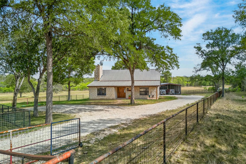 1077 Burdette Wells Rd — exterior
