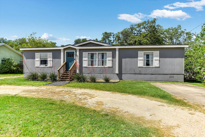 620 E Fm 243 — exterior