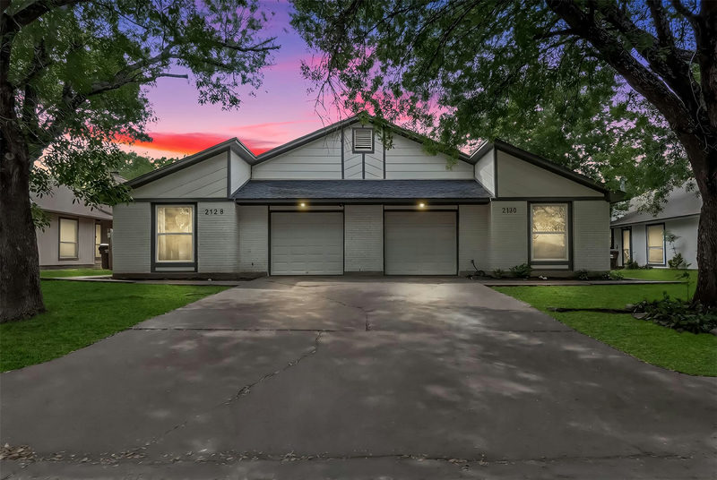 2128/2130 Redwing Way — exterior