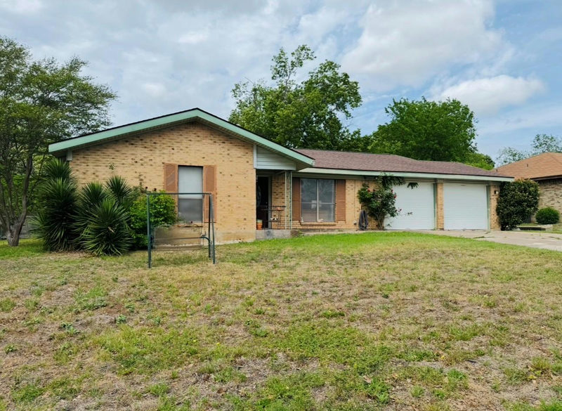 206 Loesch Dr — exterior