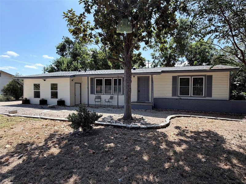 605 W 11th St — exterior