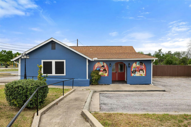 750 S Mays St — exterior