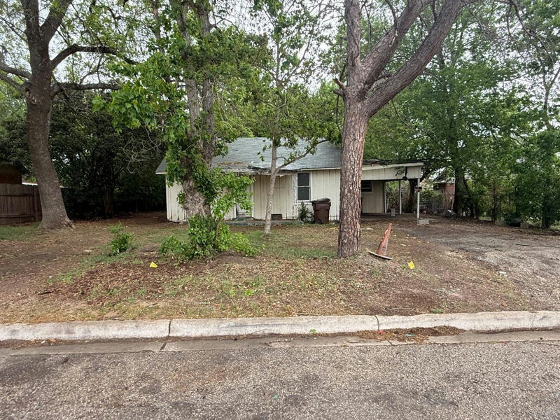 918 S Brazos St — exterior