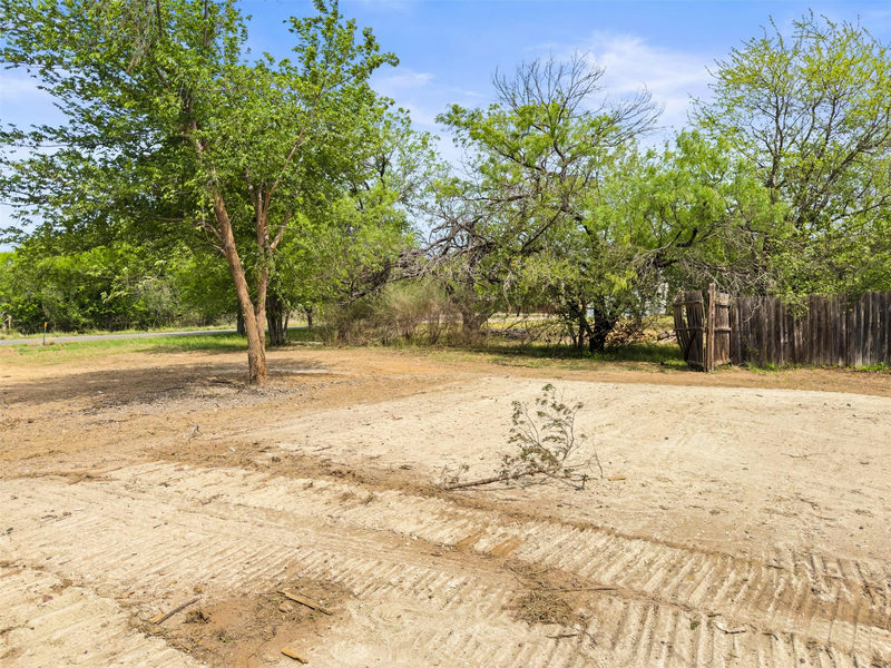 933 County Road 118 — exterior