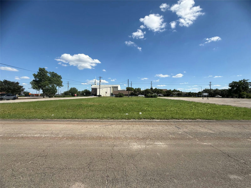 1909 Bois D Arc Ln — exterior