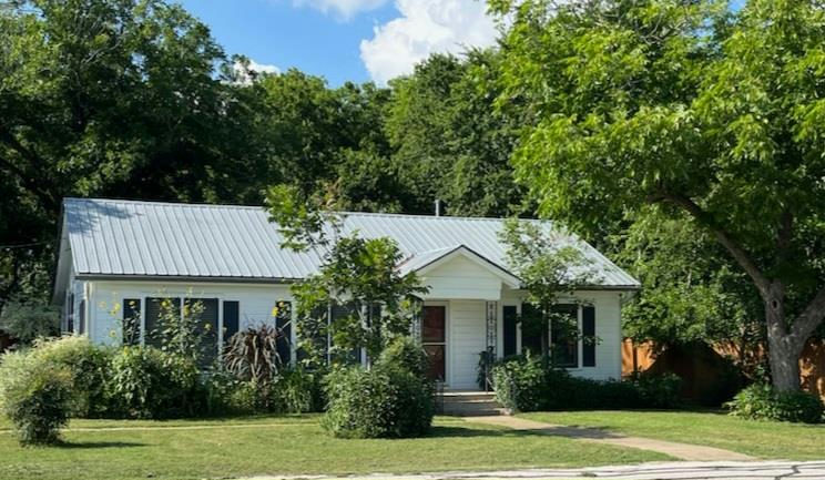 1106 Austin St — exterior