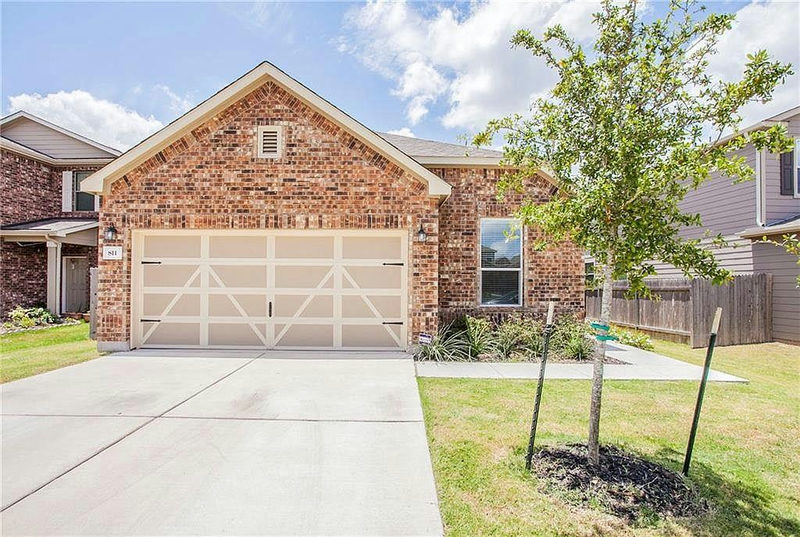 811 Sawbuck Dr — exterior