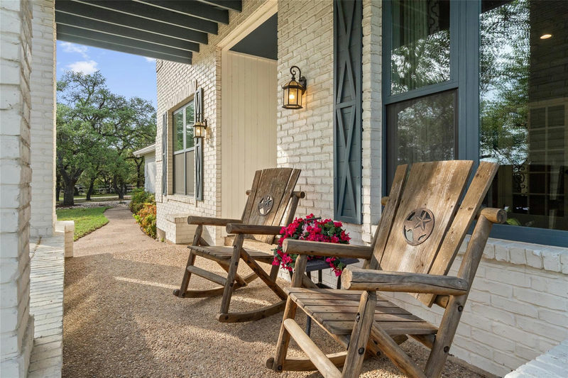 606 Winchester Dr — exterior