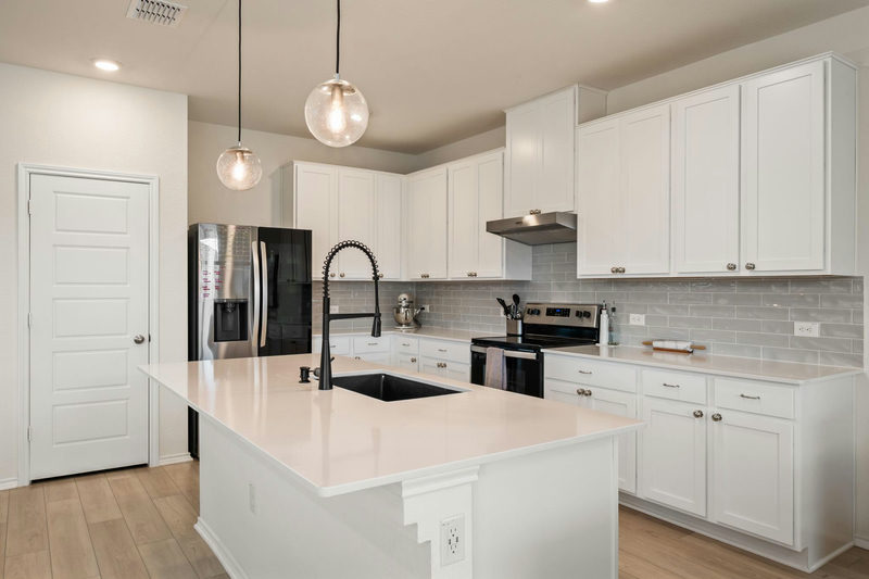 7805 House Finch Dr — exterior